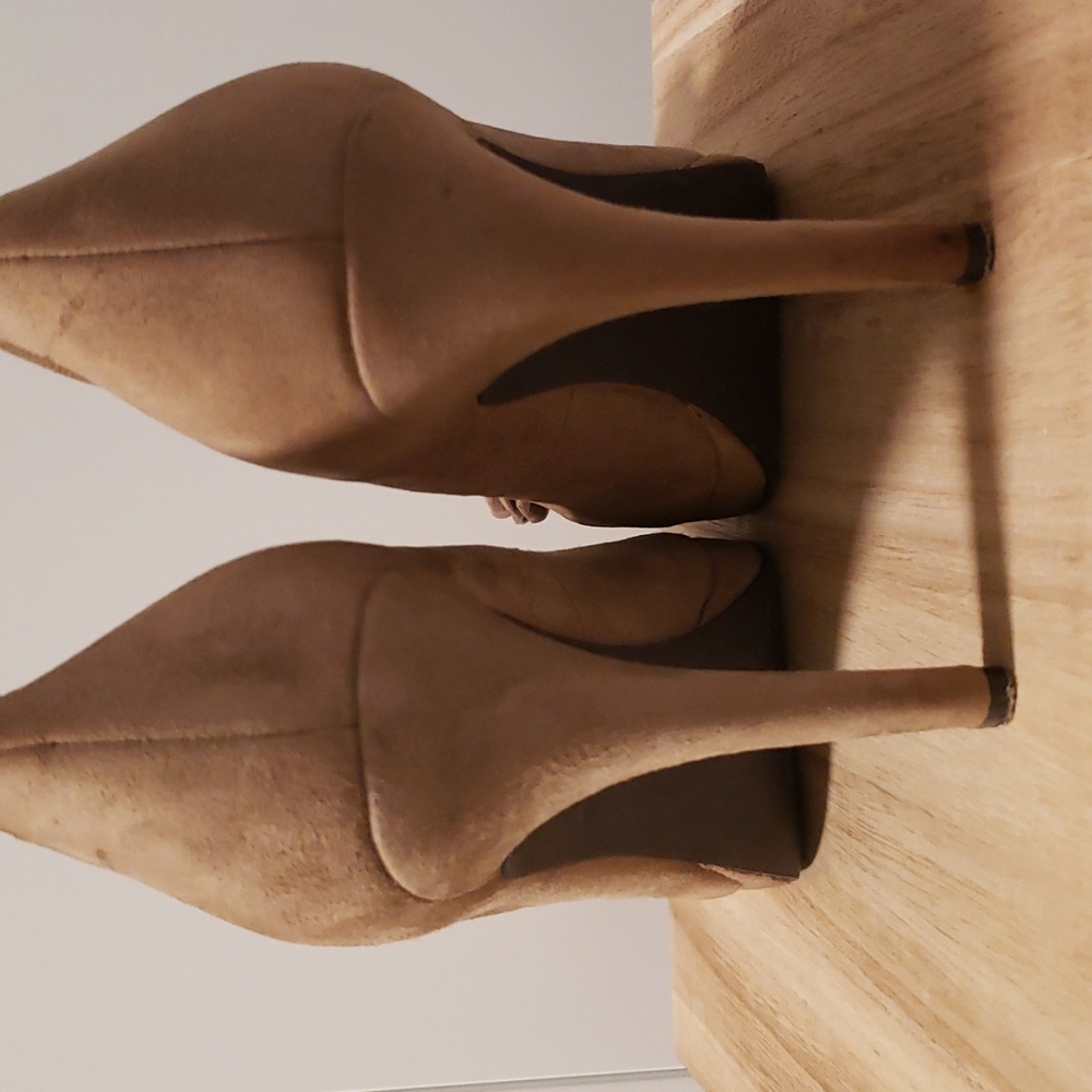 BCBGeneration Platform Taupe Suede Rosette Pumps. Size 6.5 - Picture 4 of 10